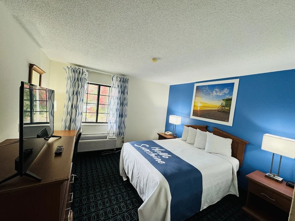 Days Inn & Suites Cambridge
