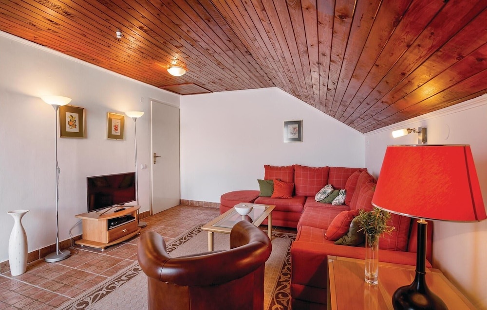 Stunning Home In Njivice