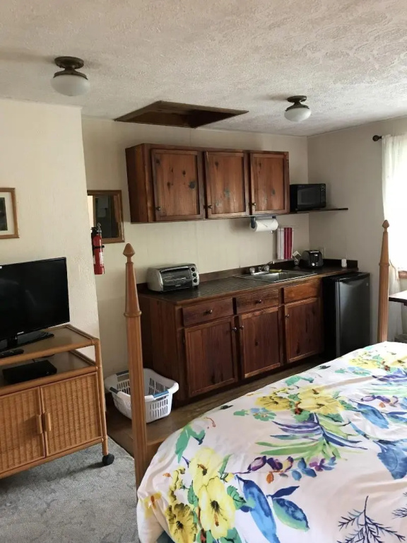 Hale Maluhia Country Inn