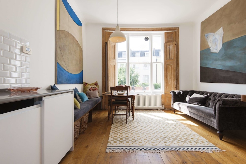 Bright Talbot Road Apartment - MATR6