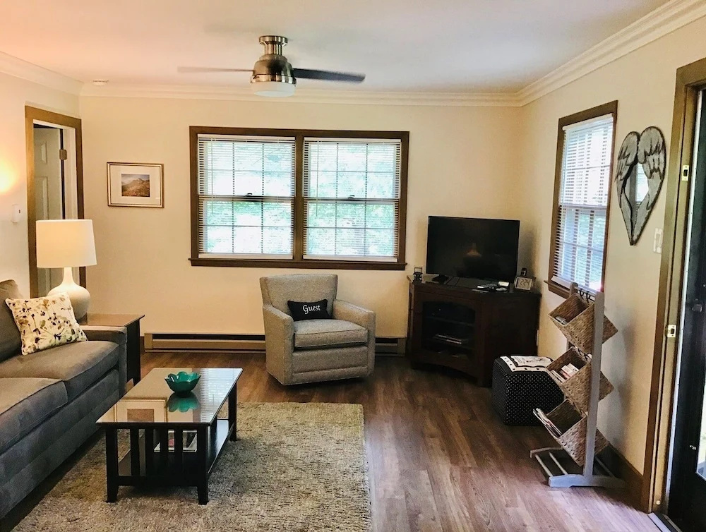 Rose Hill Country Cottage - 1 Br Cottage