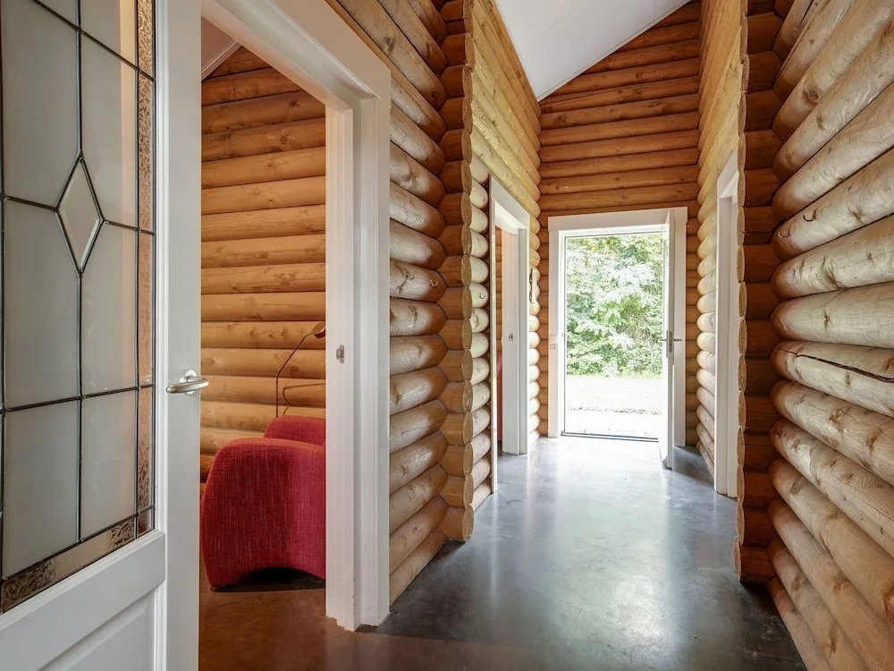 Holiday Bungalow with Sauna, Located on a Pond in Hoge Hexel