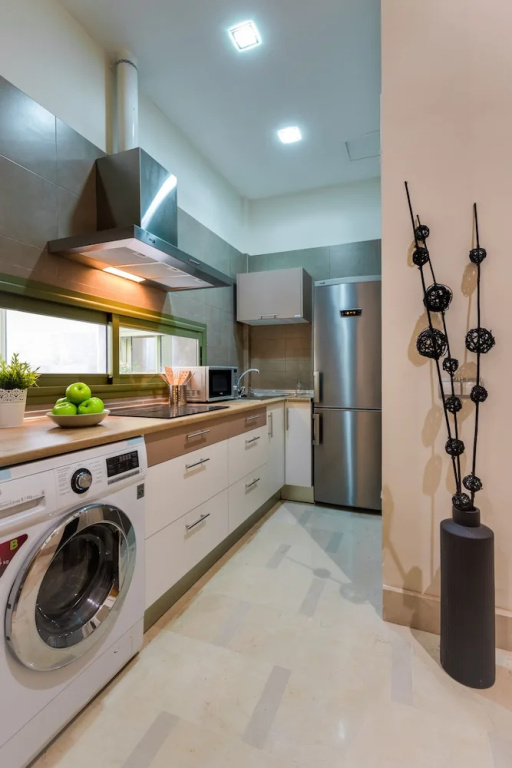 Quiet 1 BD Apartment With Unbeatable Location!!. Sierpes II