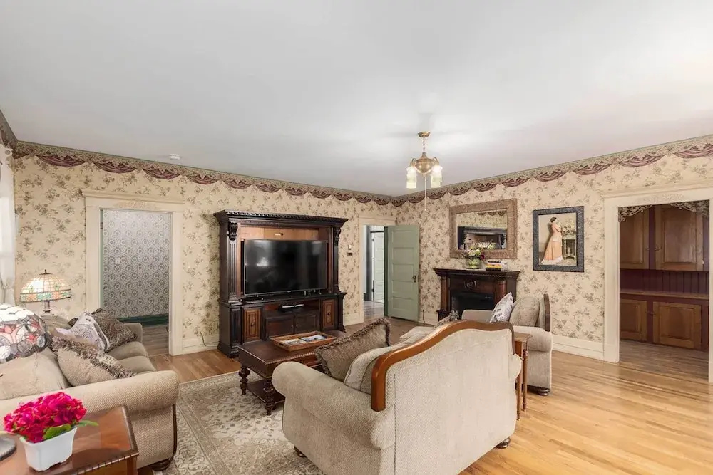 Walk to Dtwn: Historic Prescott Home w/ Yard!