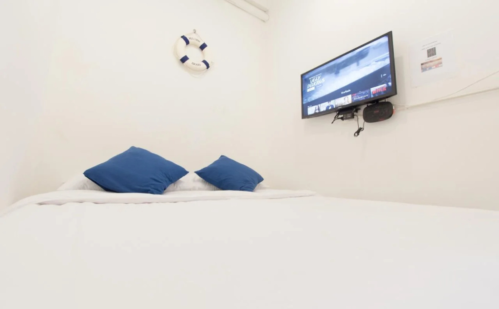 Pier 49 Hostel