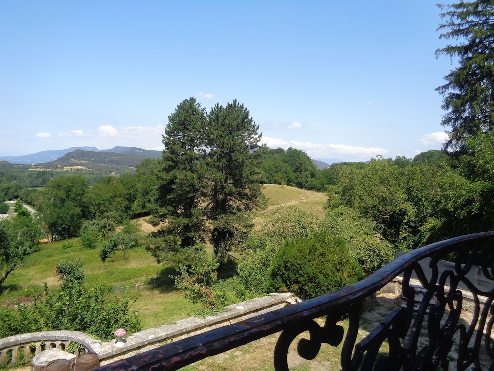 L\annexe du Château de Saint Genix