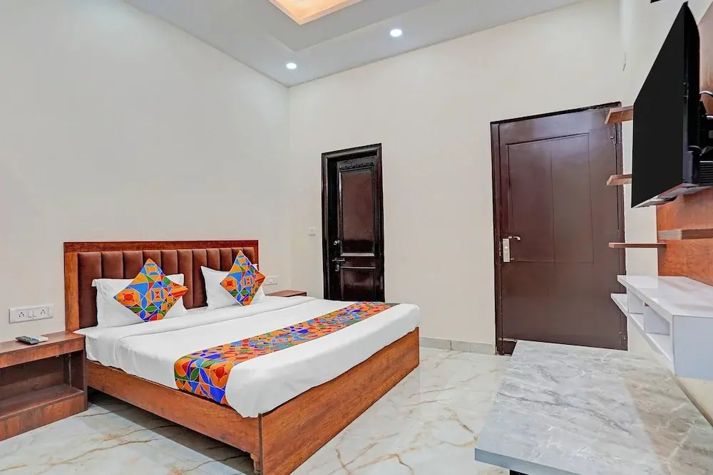 Fabhotel Winsome Inn