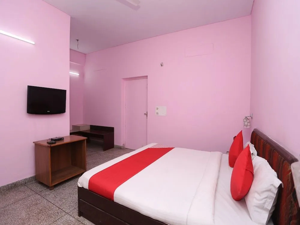 OYO 33385 Hotel Mandakini