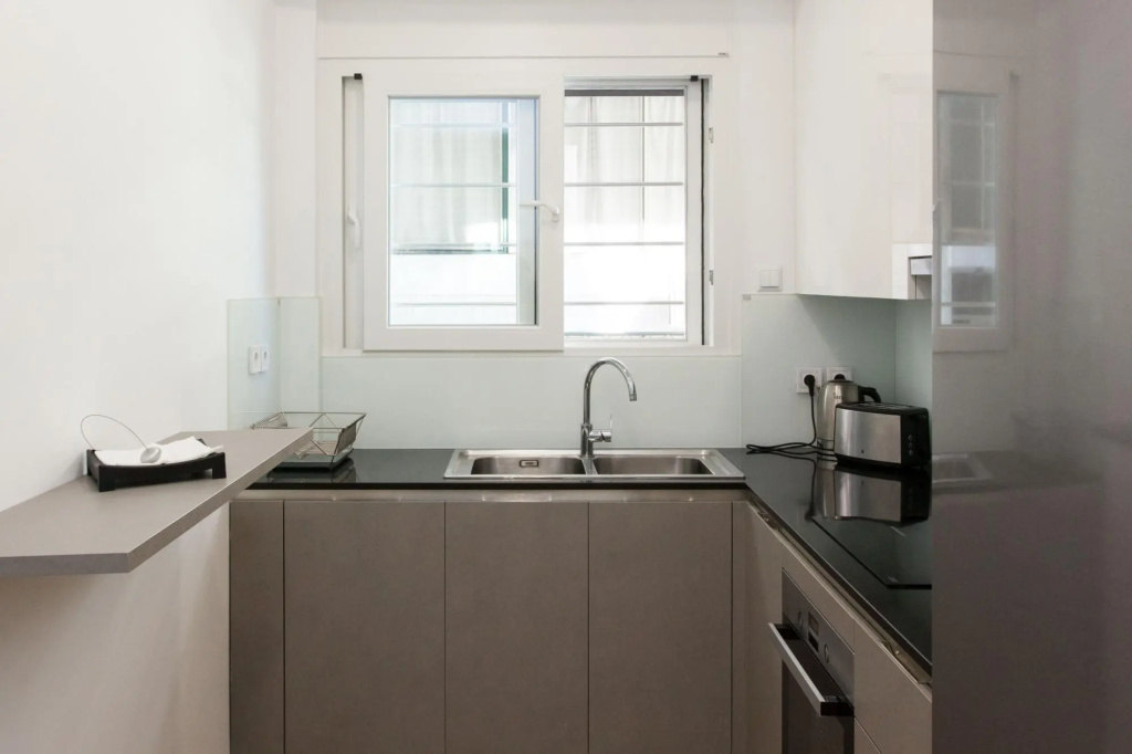 Lovely 2 Bedroom apt in Metaxourgio Center