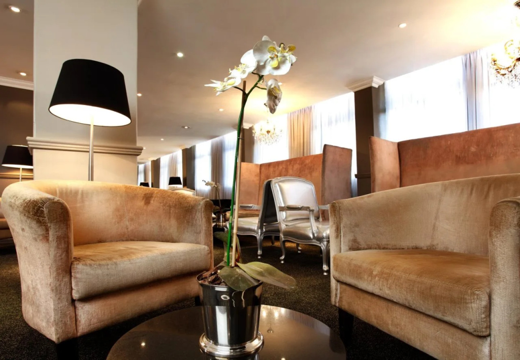 Manhattan Hotel