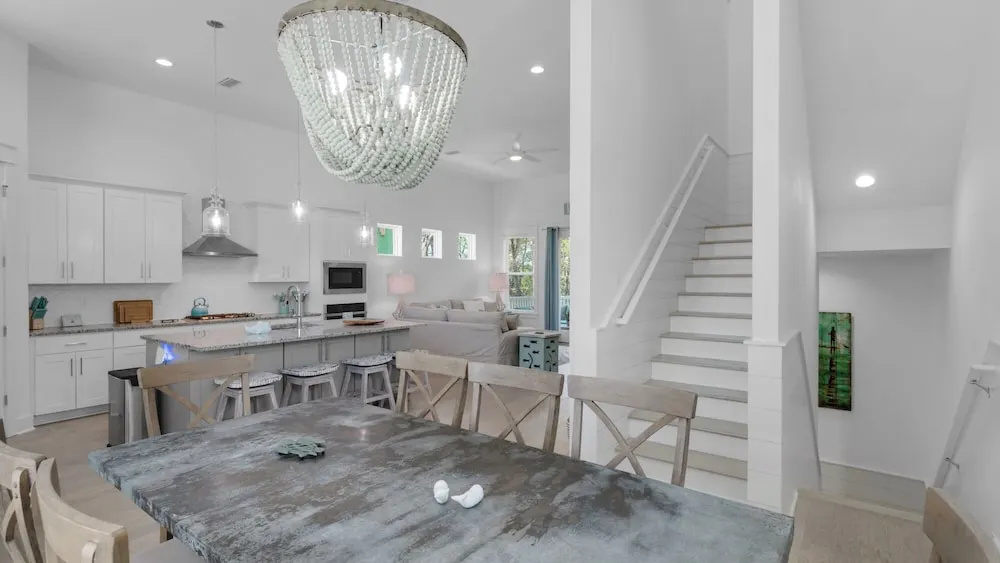 Minutes to Beach & Largest Public Beach Access, Modern New Build in Inlet