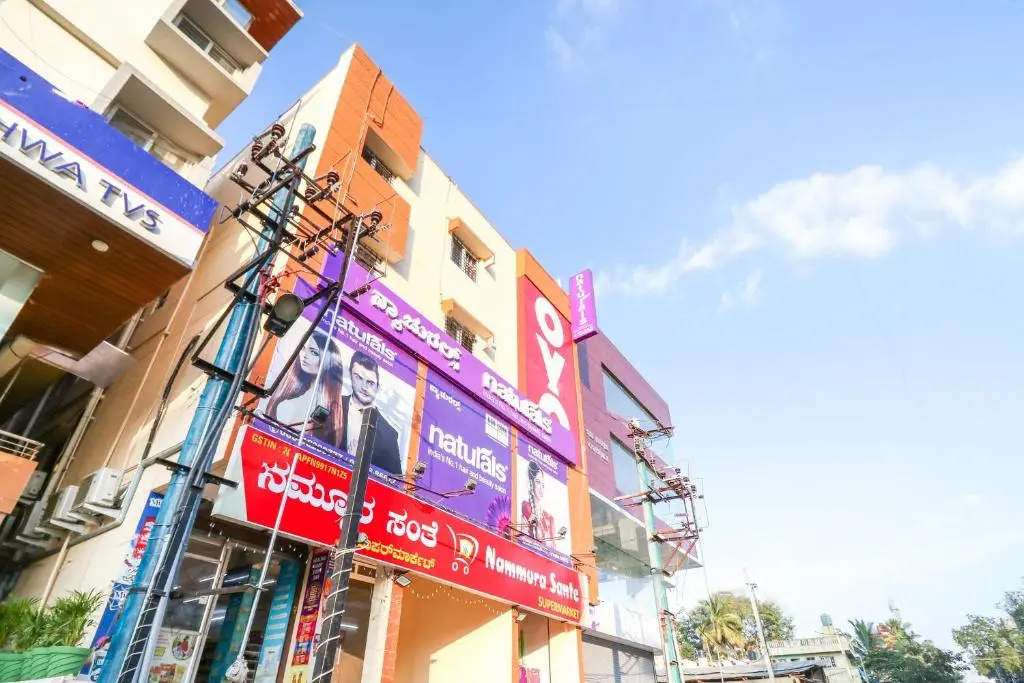 OYO 65927 Balaji Grand Inn
