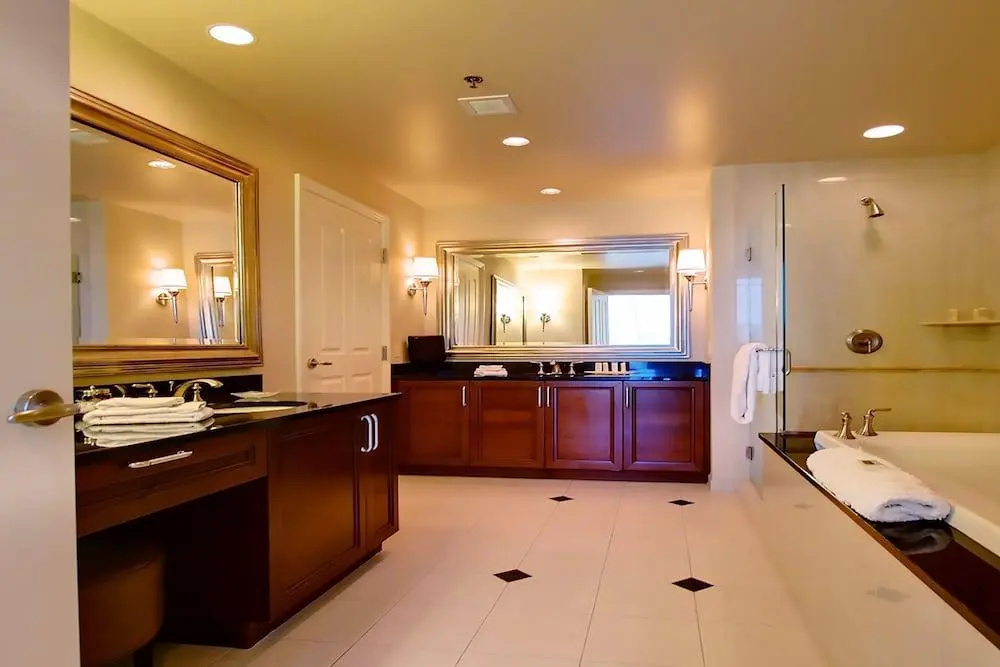 888 One Bedroom Balcony Suite at Signature Condo Hotel