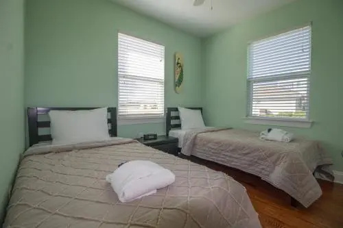 1661 E Ashley - Ocean Cabin