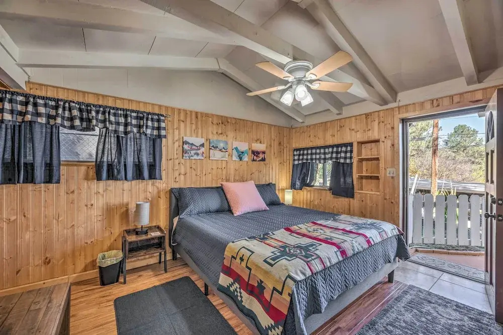 Cabin w/ Mountain Views ~ 2 Mi to Ruidoso Midtown!