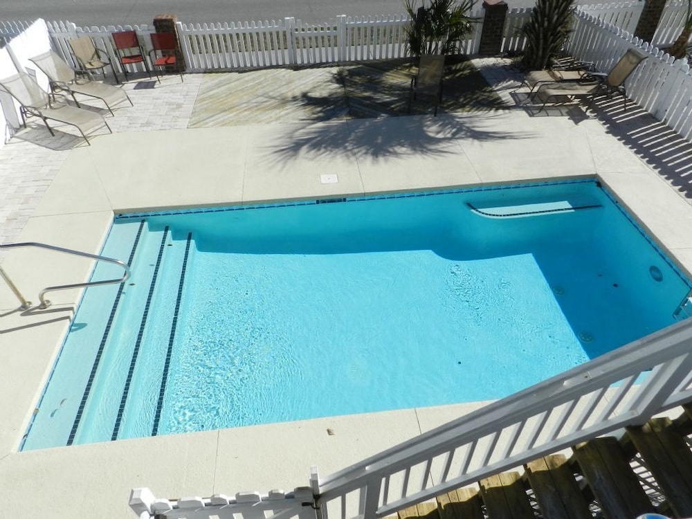Beach Hutt 5 Bedrooms 4 Bathrooms Home