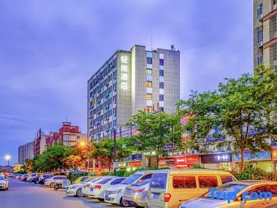 Light travel hotel (jiaxing honghe woolen sweater market store)