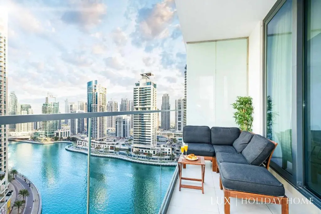 LUX Contemporary Suite with Full Marina View 6