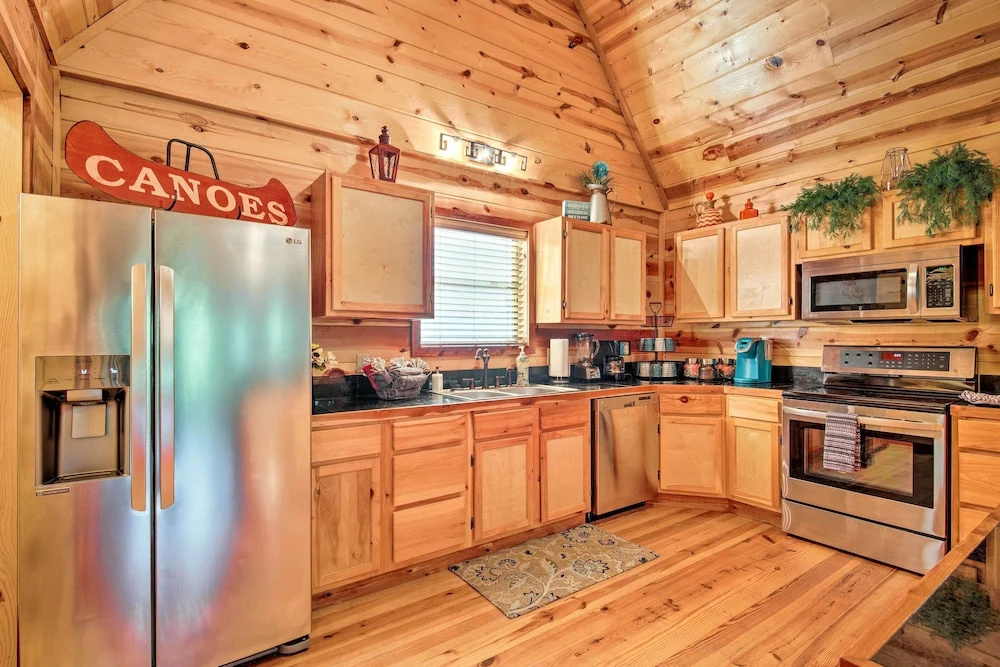 Quiet Mountain Fork River Cabin w/ Water-view Deck