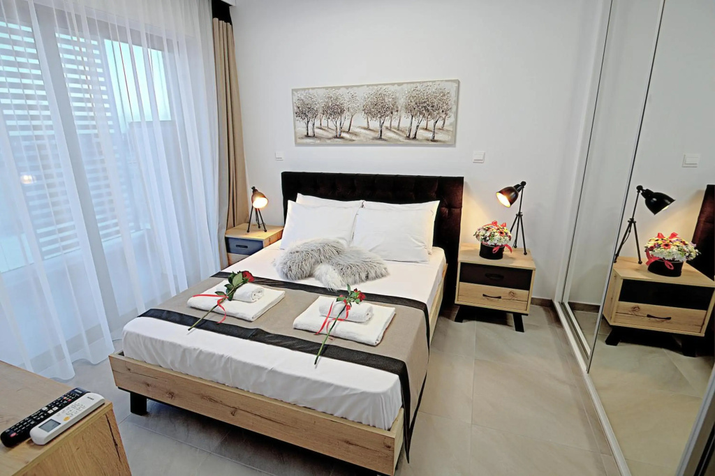 Golden Tree Apartment