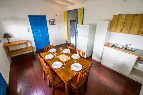 Sunset Villa – Pet-Friendly Waterfront Studio for 4 with Bay & Ocean Views in 1770