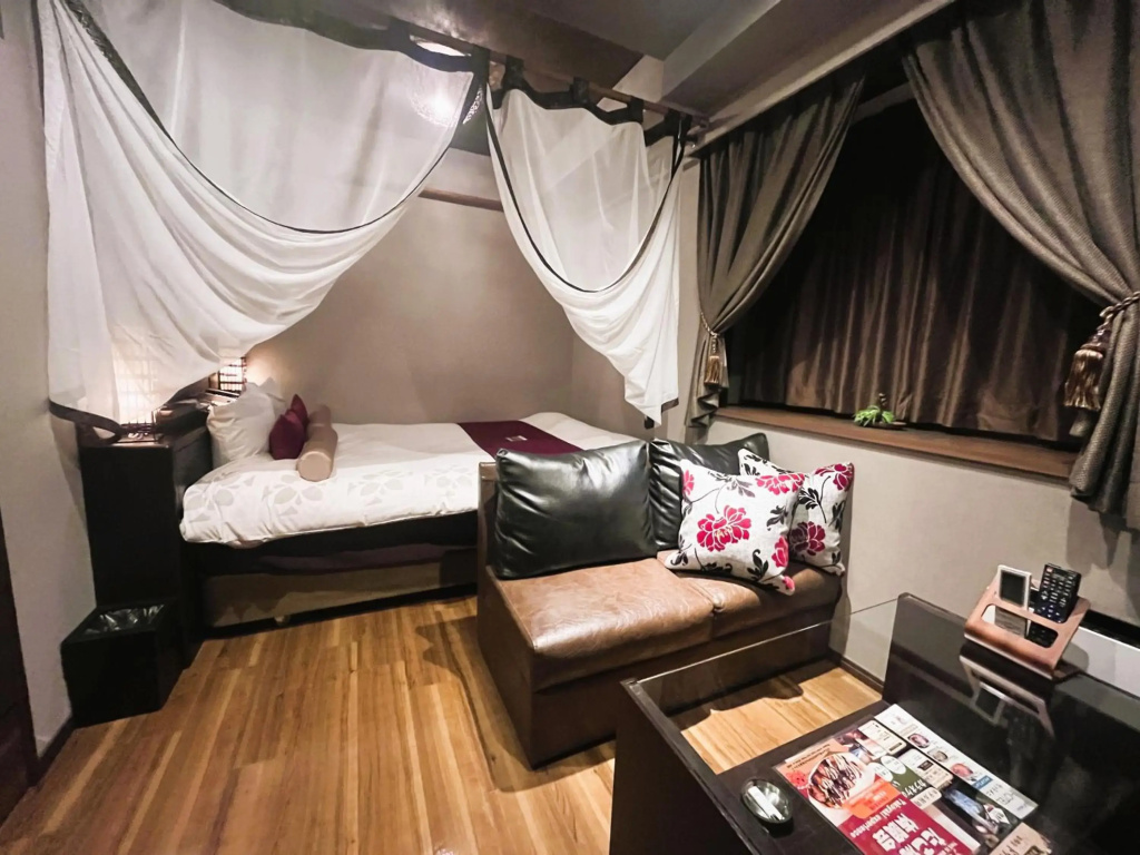 Hotel K6 Osaka Namba Dotonbori Near Shinsaibashi - Family Kids Concept