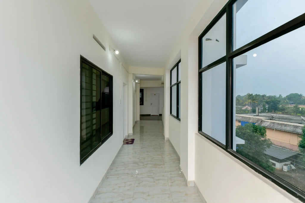 SilverKey Executive Stays 65165 Athani Residency