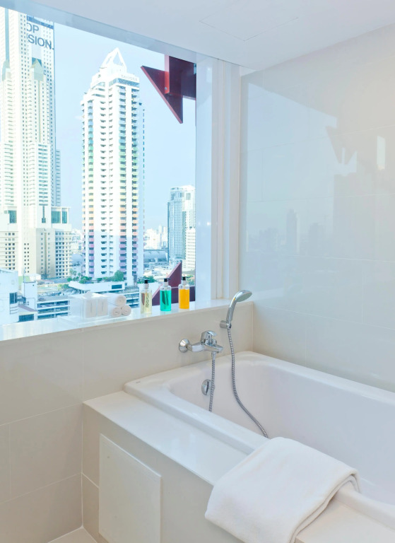 VELA Dhi GLOW Pratunam