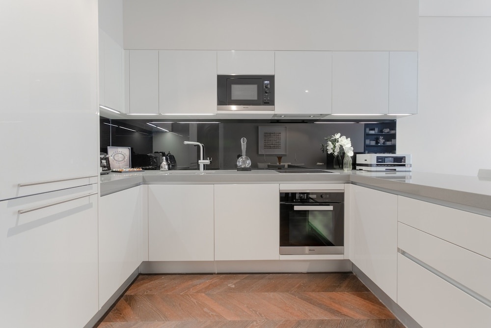 2 Bedroom Apartment Near Oxford Street