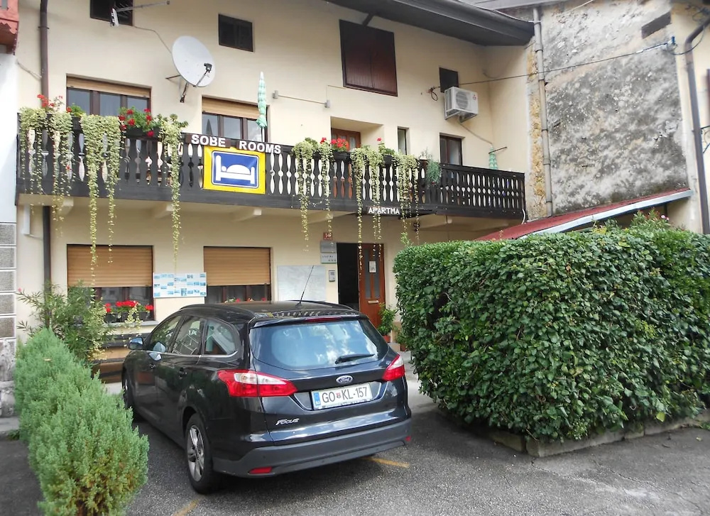 Apartments Modrina