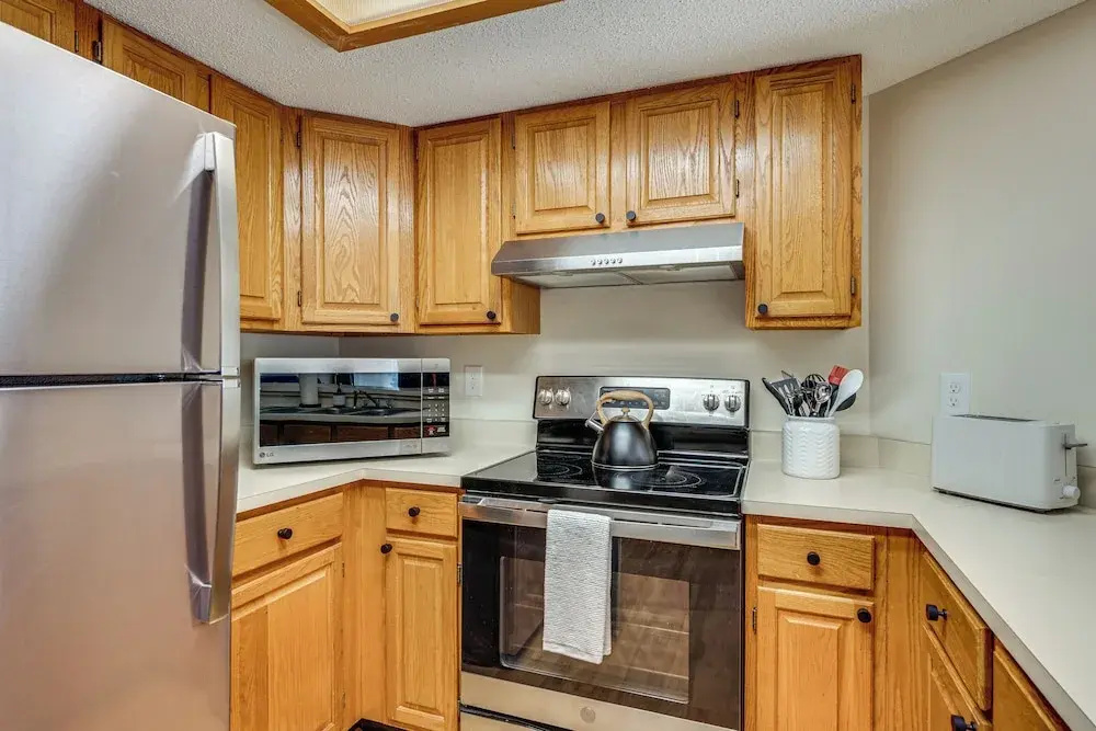 Riverfront Lincoln Condo w/ Patio + Pool Access!