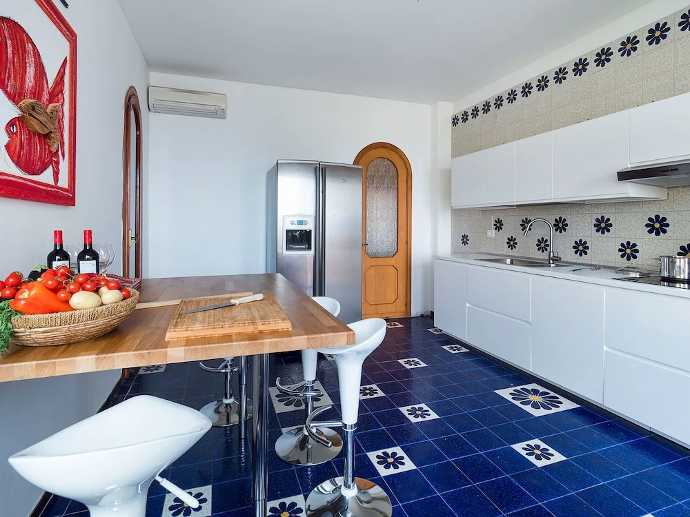 Gorgeous Villa With Whirlpool Bath and Breathless View, Near the Sea