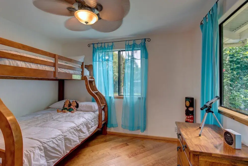 Hamakua Pukana La Hale 3 Bedroom Home by RedAwning