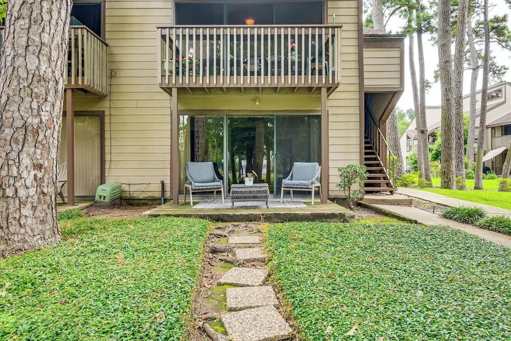 Walk to Lake Conroe - Condo w/ Community Perks!
