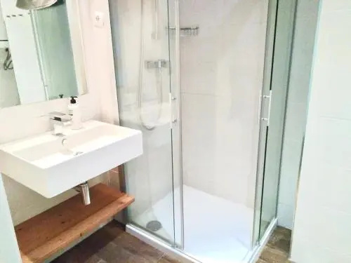 Stylish Modern Gracia Apartment 2A