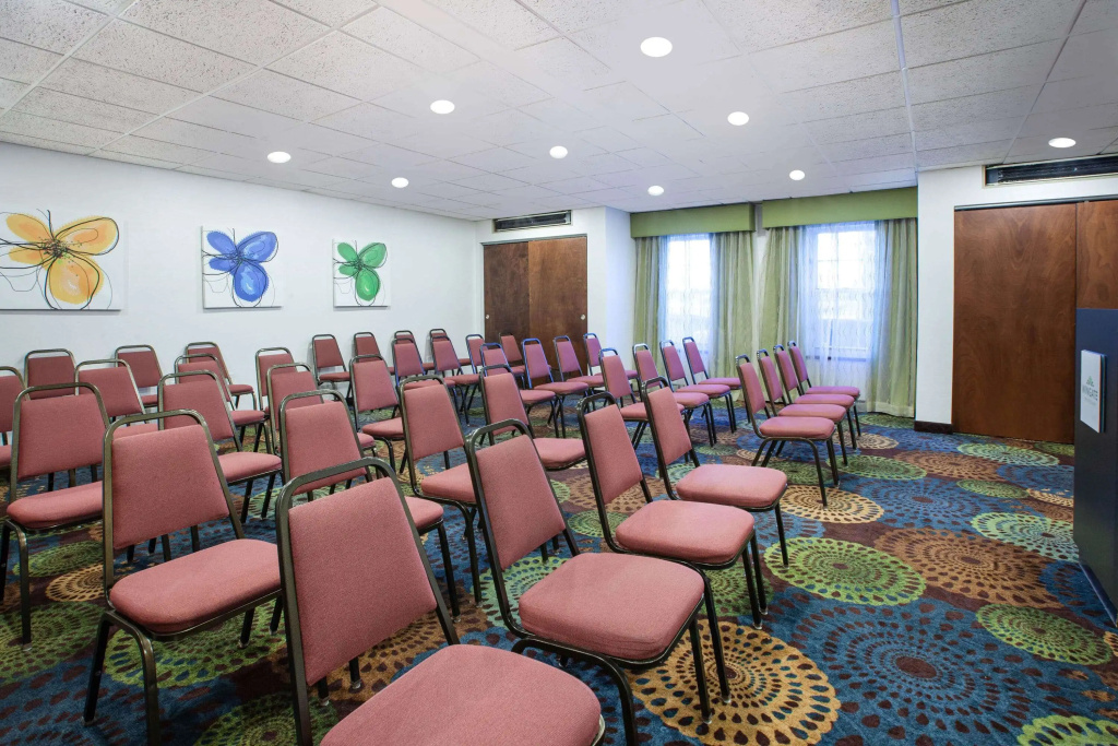 Wingate by Wyndham Roseville/Detroit