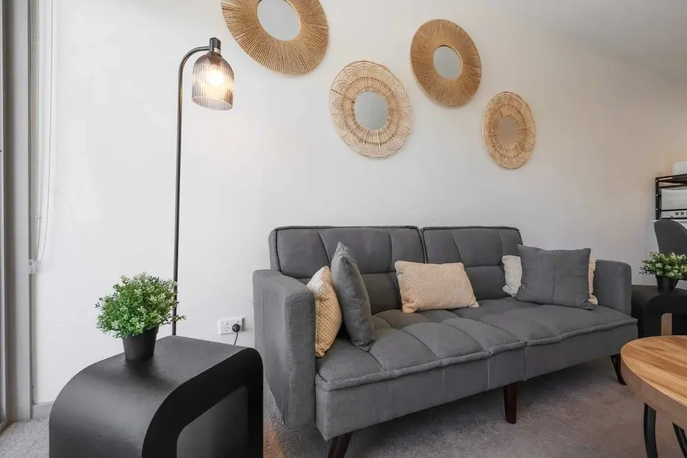 Elegant 2-bed Apartment With Balcony