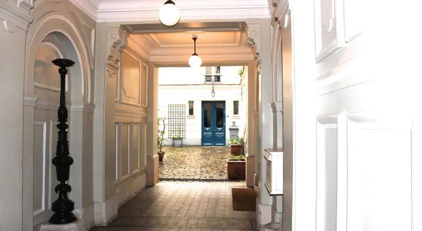 Verneuil-Ten Apartment