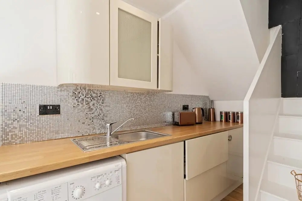 Beautiful Studio W/patio Near London Bridge