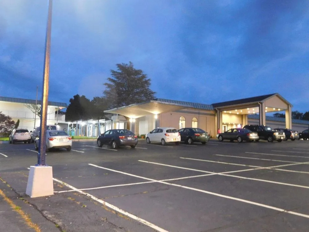 Whalers Inn and Suites