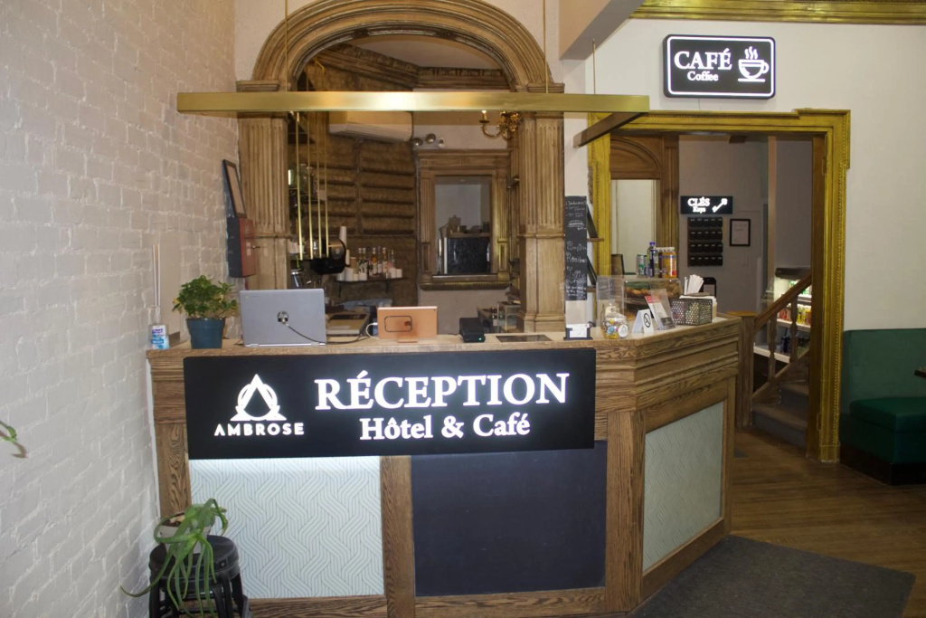 Ambrose House & Cafe - SELF CHECK-IN GUESTHOUSE
