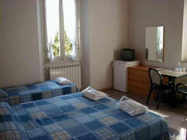 Scuole Bed and Car