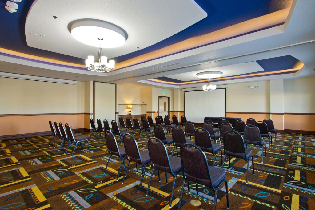 Holiday Inn Express and Suites Denver East Peoria Street by IHG