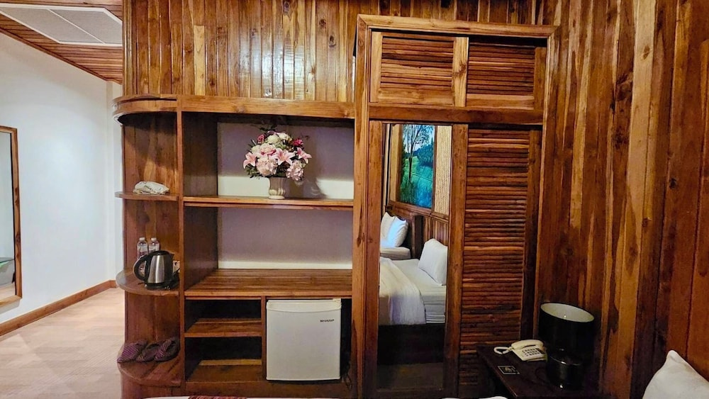 Kum-Chan House Hotel (เฮือนก่ำจันทร์)