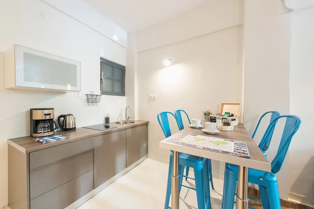 Stylish and Spacious Koukaki Apartment by Cloudkeys