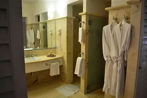 Tres Vidas Acapulco Suites