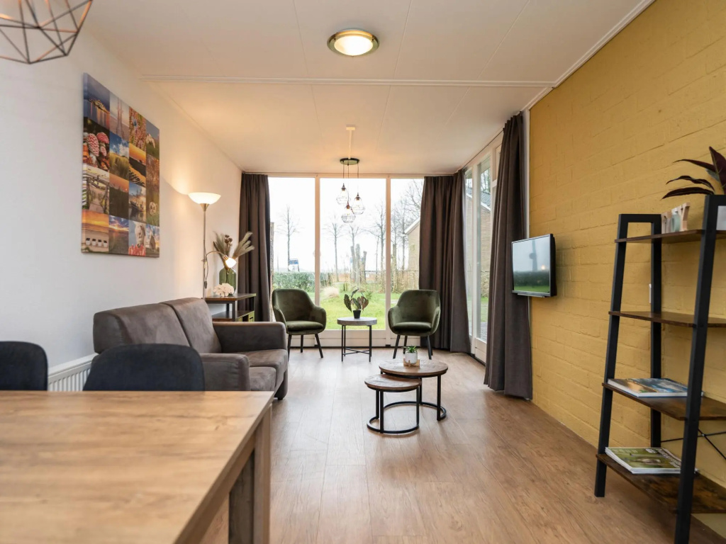 Atmospheric holiday home with WiFi in a holiday park located on Texel