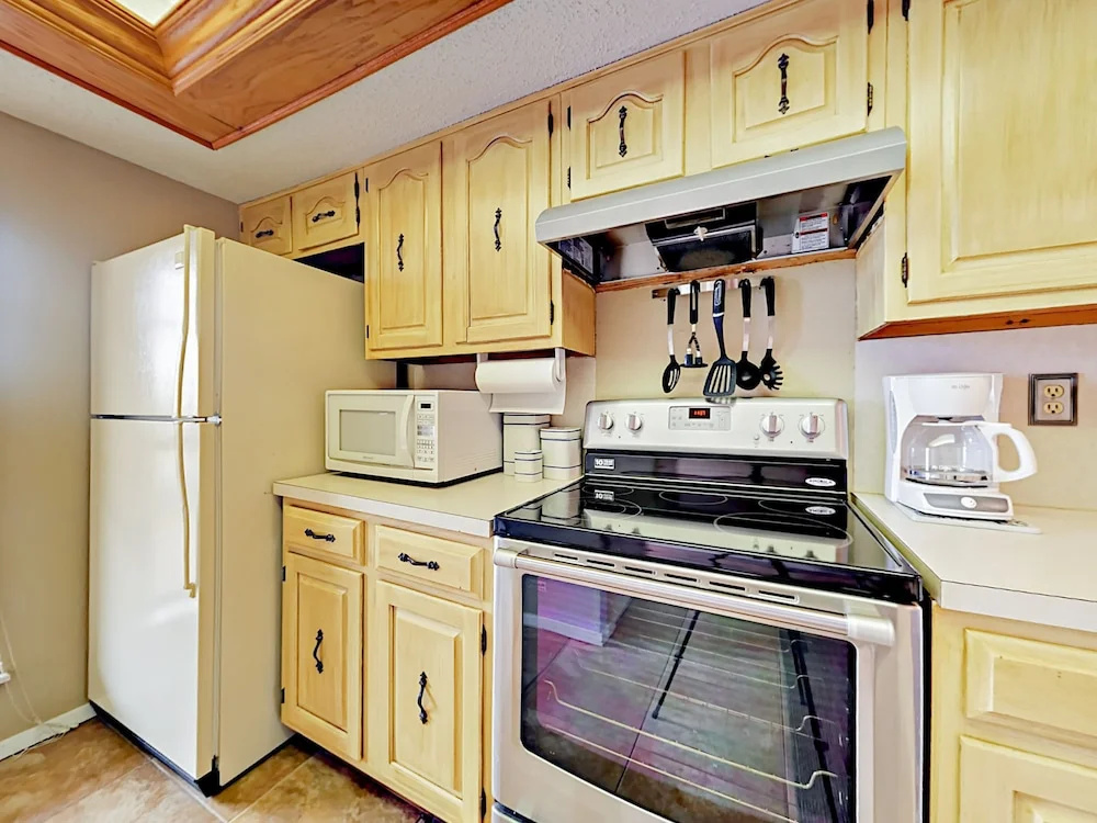 2BR w/ Pools & Gulf Views