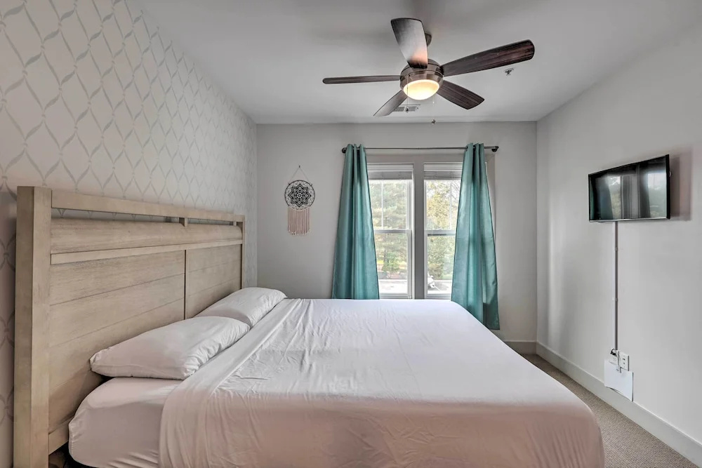 Modern Nashville Condo: 7 Mi to Downtown!