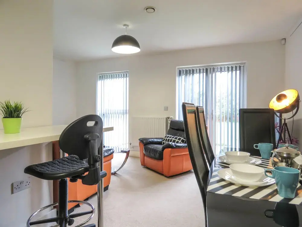 Tudors eSuites Park Central Townhouse Garden and Parking
